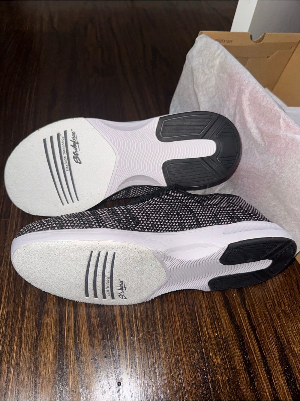 Women’s Lightweight Knit Strikeforce bowling Slip-On Sneakers - Black/Gray - Picture 4 of 6